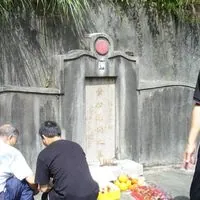 Sam Kwok and Ip Ching pay respects at Ip Man's grave in Fan Ling Hong Kong